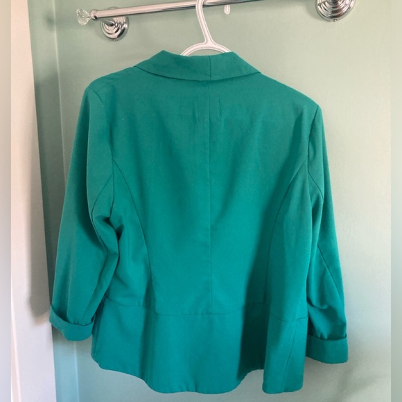 Trio of blazer/vest - Picture 3 of 7